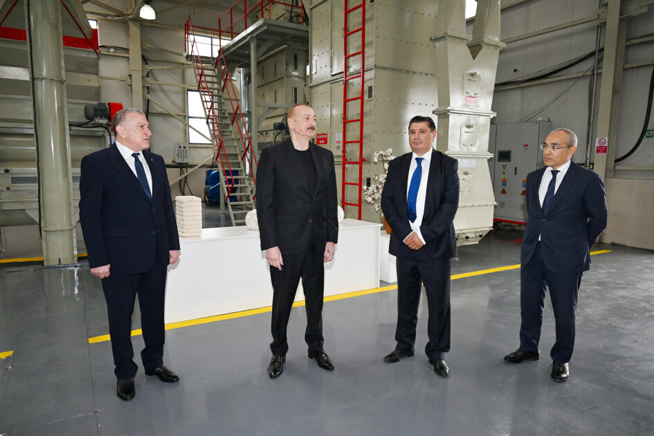 Prezident Sabirabadda pambıq emalı zavodunun fəaliyyəti ilə tanış olub - FOTO