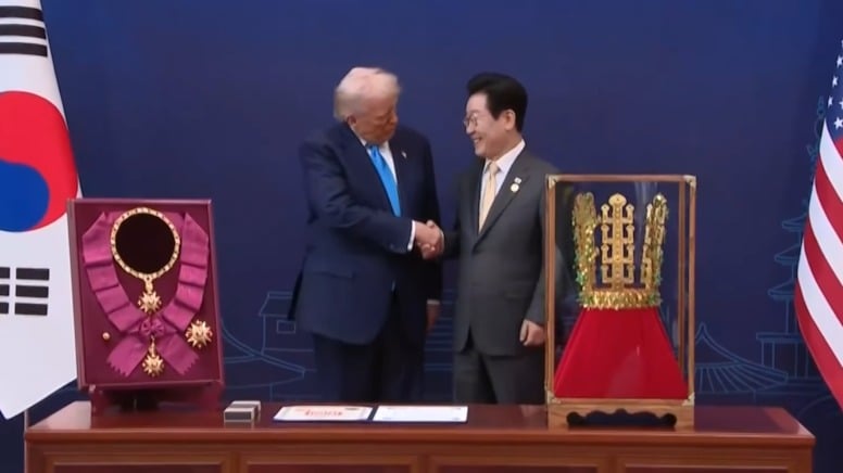 Cənubi Koreya Trampı qızıl tacla mükafatlandırdı