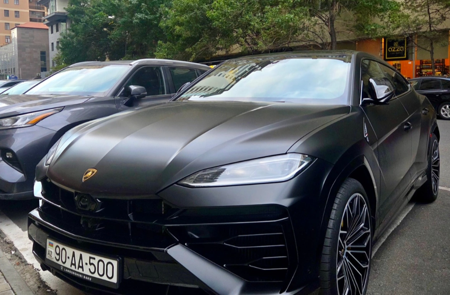 Ramiz Mehdiyevin nəvəsi Bakıda 630 min manatlıq maşınla gəzir- VİDEO