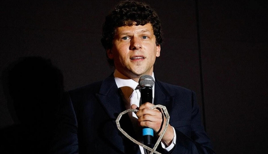 Məşhur aktyor böyrəyini tanımadığı şəxsə bağışladı