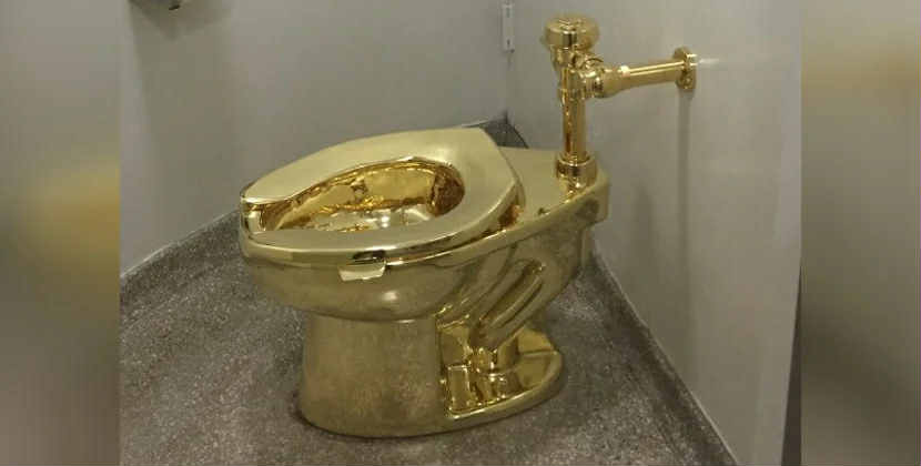 Qızıl unitaz yenidən ictimaiyyət qarşısında: 10 milyon dollara satılır