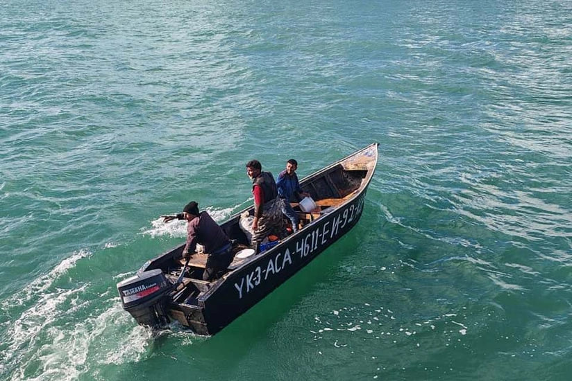 Xəzərdə qayıq zədələndi: Balıqçılar belə xilas edildi – ANBAAN VİDEO