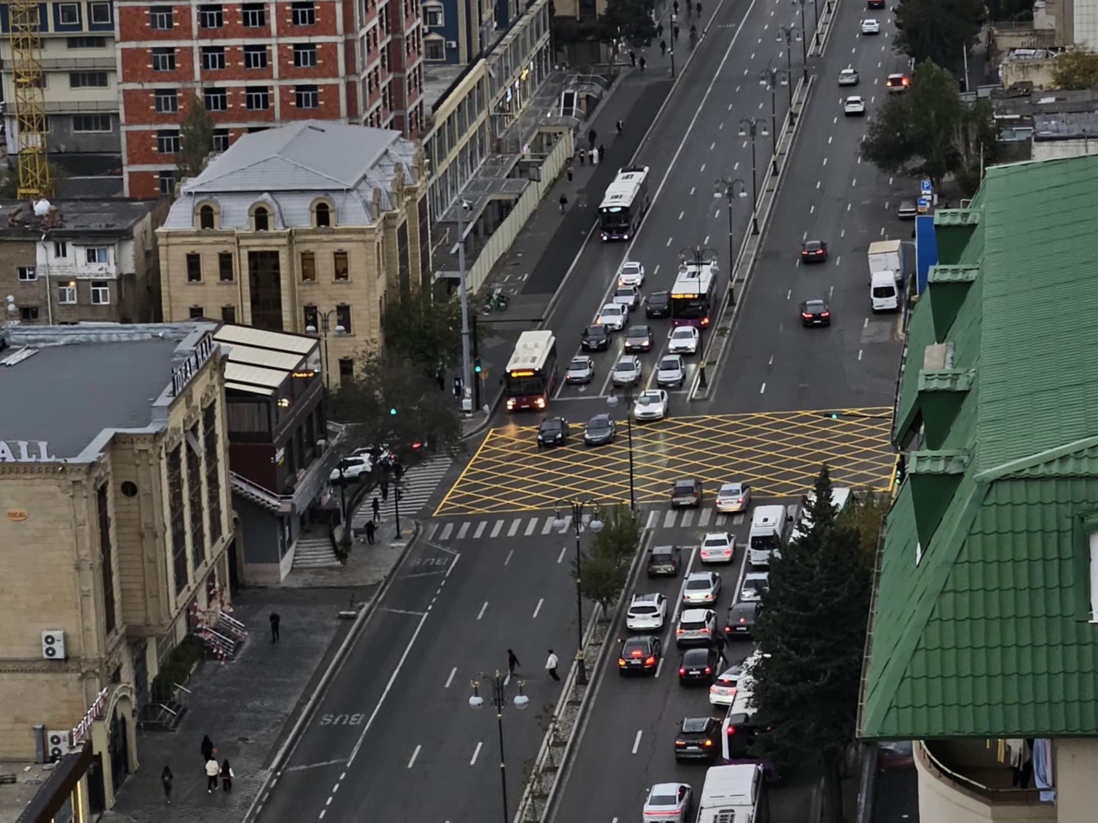 Bu ərazidə avtomobil saxlayanlar cərimələnəcək