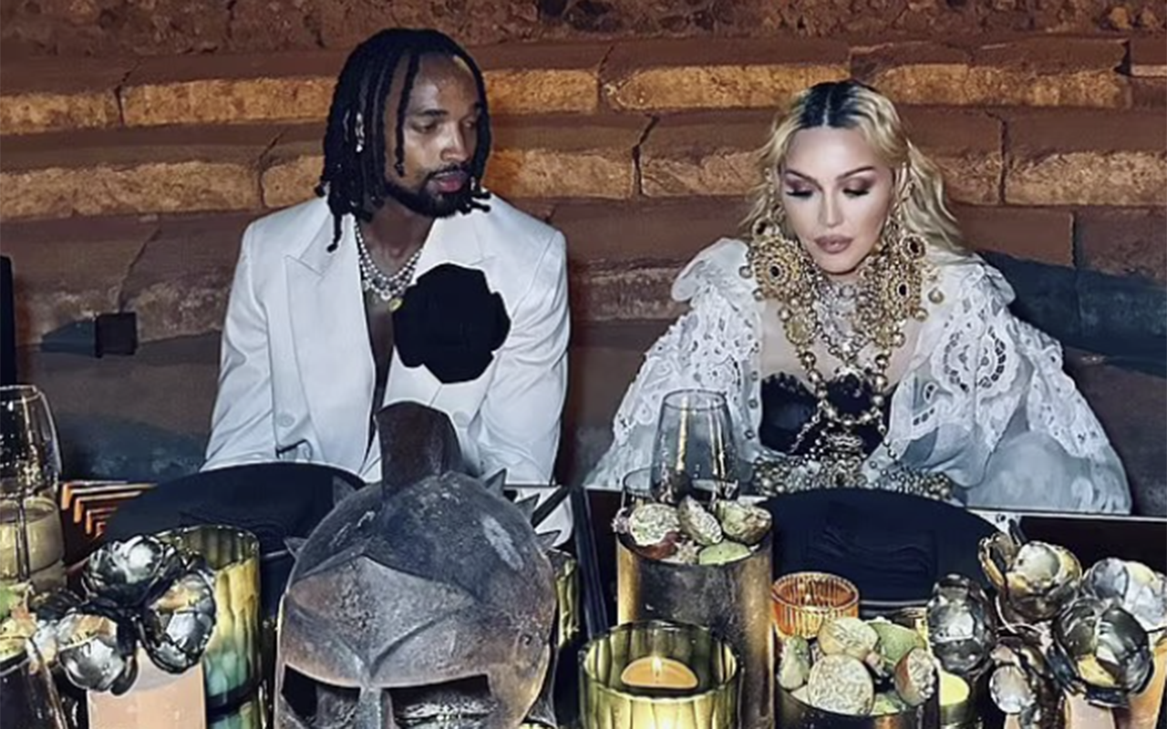 Madonna futbolçuya ərə gedir