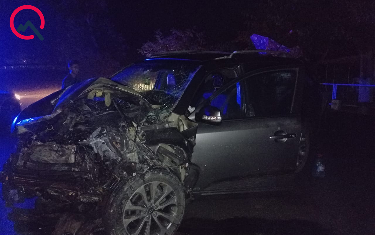 Avtomobil qum topasına çırpıldı, sürücü öldü