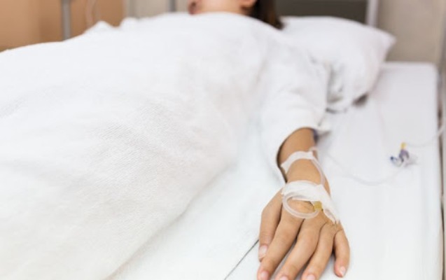 Qidadan zəhərlənən qadın öldü