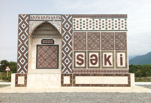 Şəkidə məktəbli oğlan qıza görə sinif yoldaşını bıçaqladı