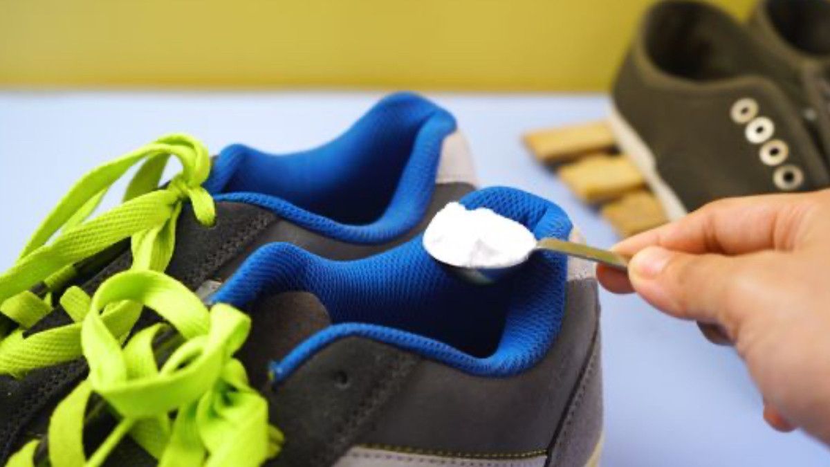 Ayaqqabının içərisinə duz səpin - Səbəb