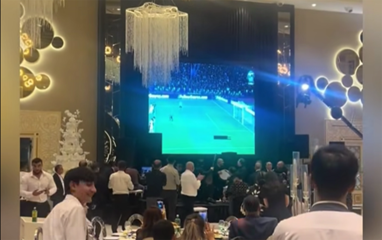 Toyda futbola baxdılar - VİDEO