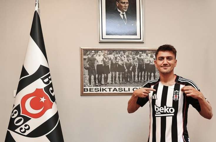 Məşhur futbolçu sevgilisinə 8 milyonluq üzük bağışladı