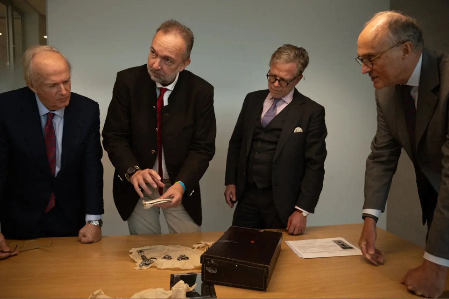 Bir əsrlik sirr açıldı: Florensiya almazı Kanadada "parladı"