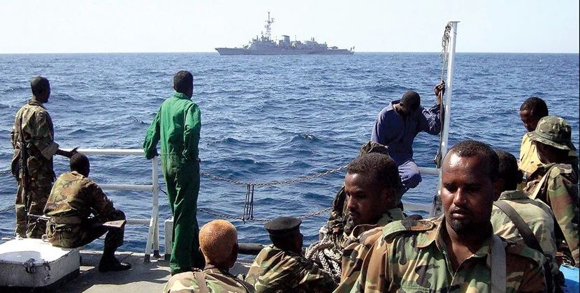 Piratlar hücum etdi, ekipaj "qala"ya sığındı – Ədən boğazında gərgin anlar