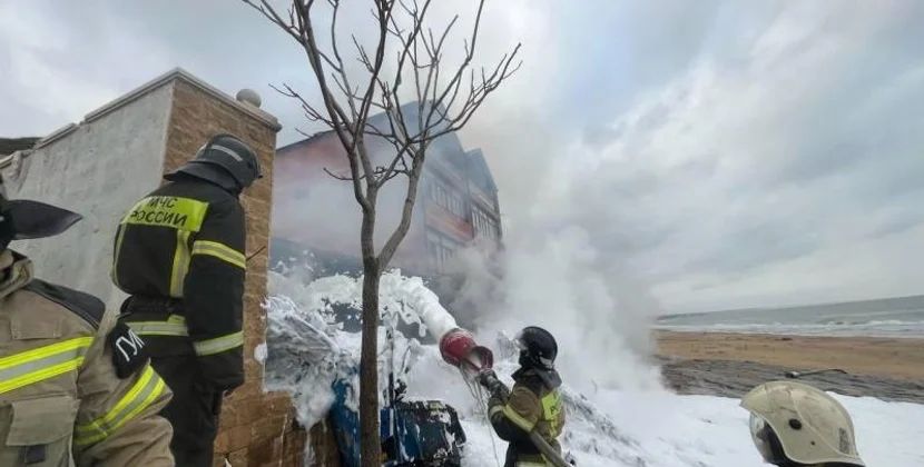 Dağıstanda vertolyot yaşayış binasına çırpıldı: ölənlər var