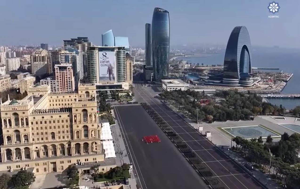 Hərbi paradda ilk - İnsansız Sistem Qoşunları keçid etdi