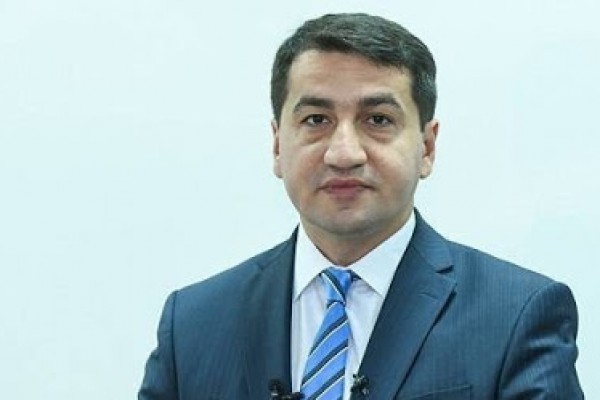 Hikmət Hacıyev Dövlət Bayrağı Günü münasibətilə paylaşım etdi