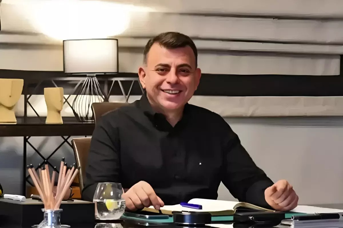 Məşhur iş adamı ofisində ÖLÜ TAPILDI