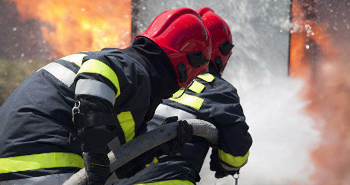 Gədəbəydə üçmərtəbəli yaşayış binasında yanğın oldu