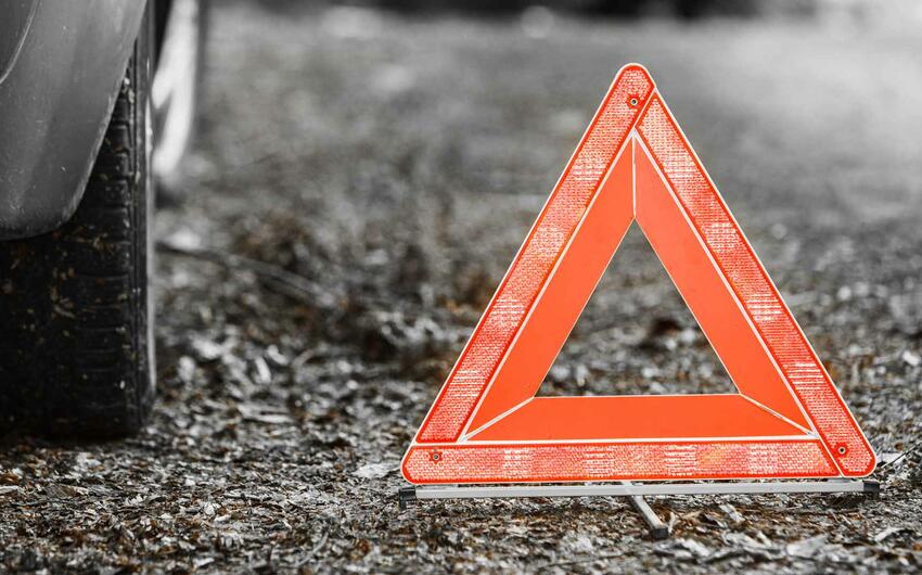 Suraxanıda avtomobil dərəyə aşdı, sürücü xilas edildi - VİDEO