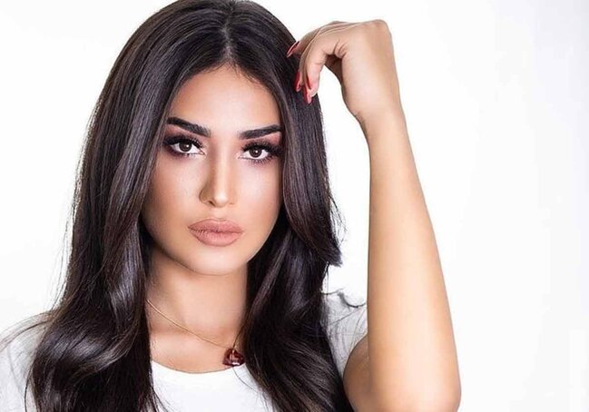 Pərvin Abıyeva yeni geyimi ilə diqqət çəkdi - FOTO