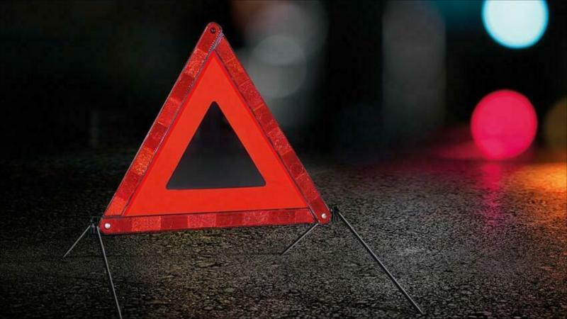 Göygöldə avtomobil ağaca çırpıldı - Yaralılar var