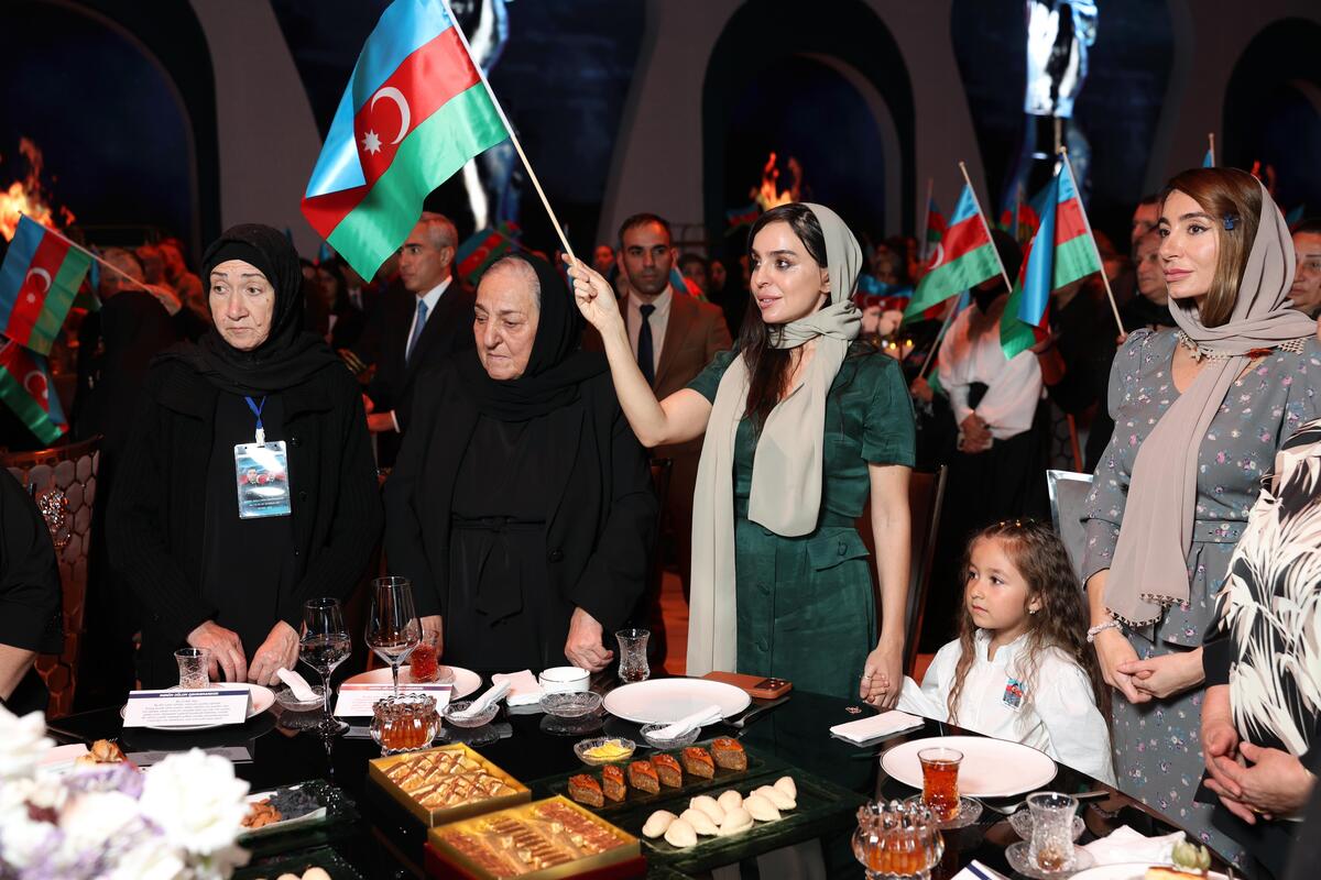 "Mənim Oğlum Qəhrəmandır!" layihəsinin himni ilk dəfə şəhid analarının və atalarının qarşısında səsləndi – VİDEO/FOTOLAR