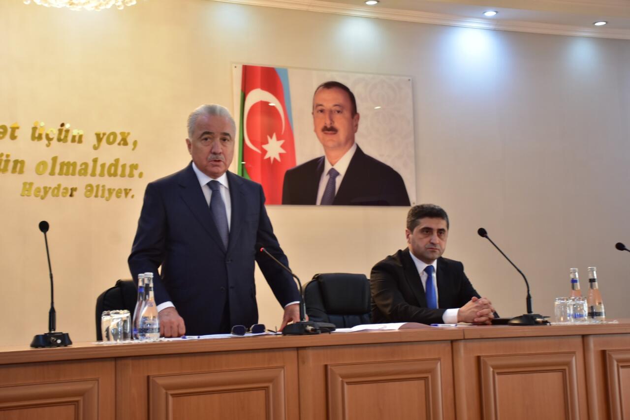 Qaxın yeni icra başçısı kollektivə təqdim olunub - FOTO