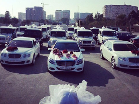 Toy karvanında Azərbaycan manatına hörmətsizlik – Görüntülər yayıldı - VİDEO