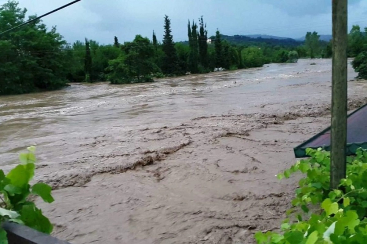 Qusarçay məcrasını dəyişib, evlər təhlükə altında qalıb