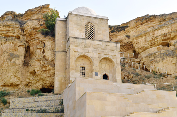 "Diri Baba" türbəsi - 623 il əvvəlki möhtəşəmliyini qoruyur