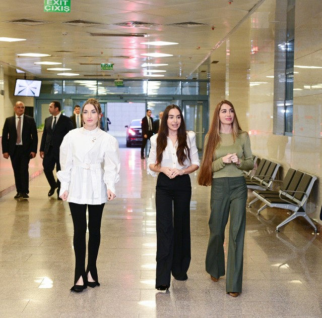 Prezident ailəsi Yeni Klinikada mərkəzlərin açılışında - FOTOLAR