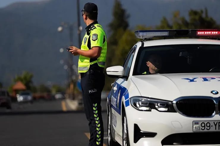 Azərbaycanda yol polisinə tabe olmayan məmur HƏBS OLUNDU