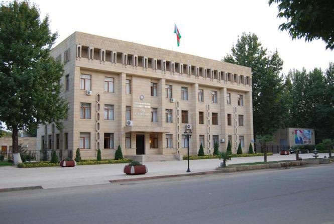 Döşəməsi çökən binadan 60 ailə təxliyə olundu