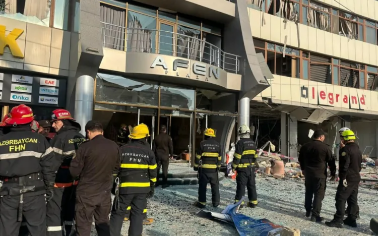 "Yeni salınan yola görə binaya yeraltı qaz sızıb" - Plaza sahibi