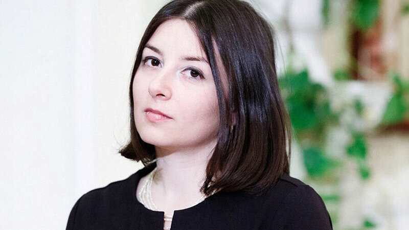 Rusiyada qadın jurnalist qiyabi həbs edildi