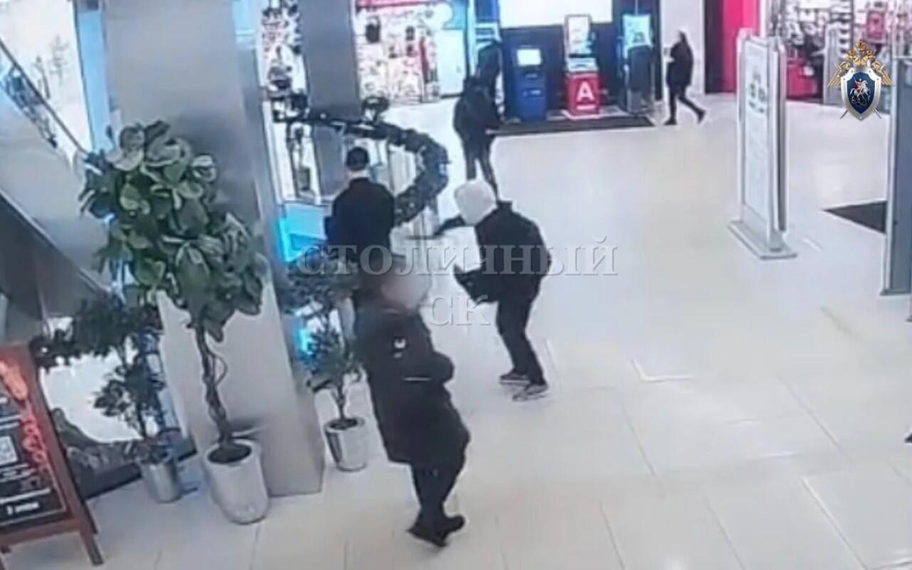 16 yaşlı Hüseyn mühafizəçini belə bıçaqlayıb - VİDEO