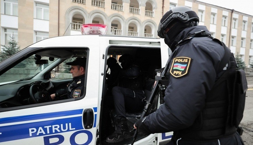 Vəzifəli qadına qarşı zorakılıq edən məktəbli həbs edildi