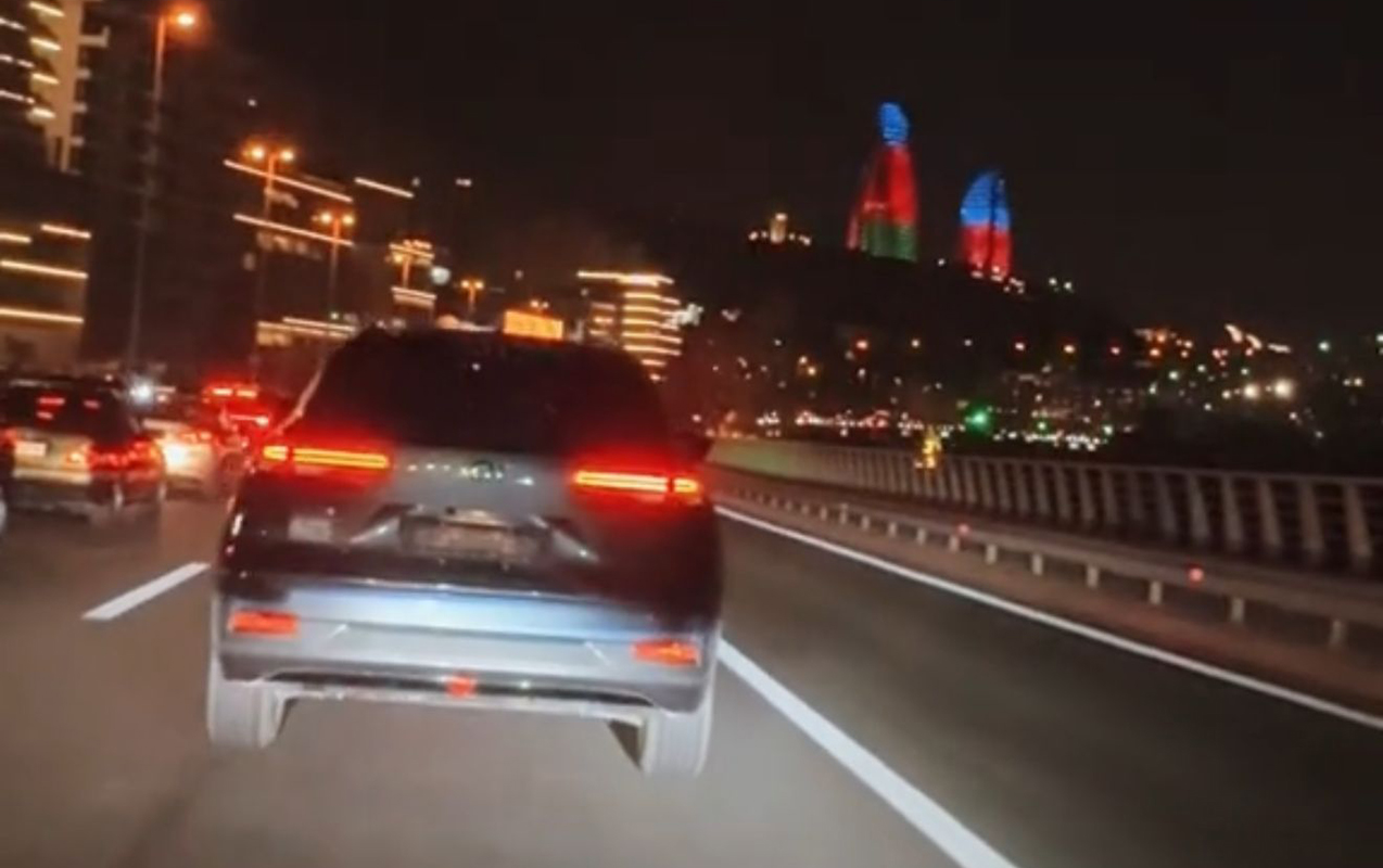 Nömrəni söküb avtobus zolağına girən sürücü - Saxlanıldı