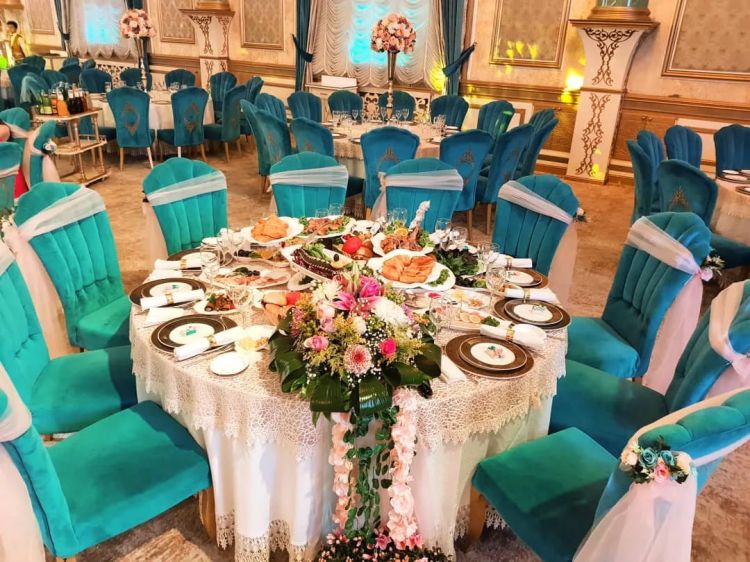 Bakıdakı restoranlarda menyular BAHALAŞIB