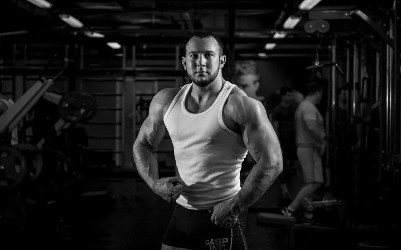 Həddindən artıq "fast food" yeyən fitnes məşqçisi həyatını itirdi