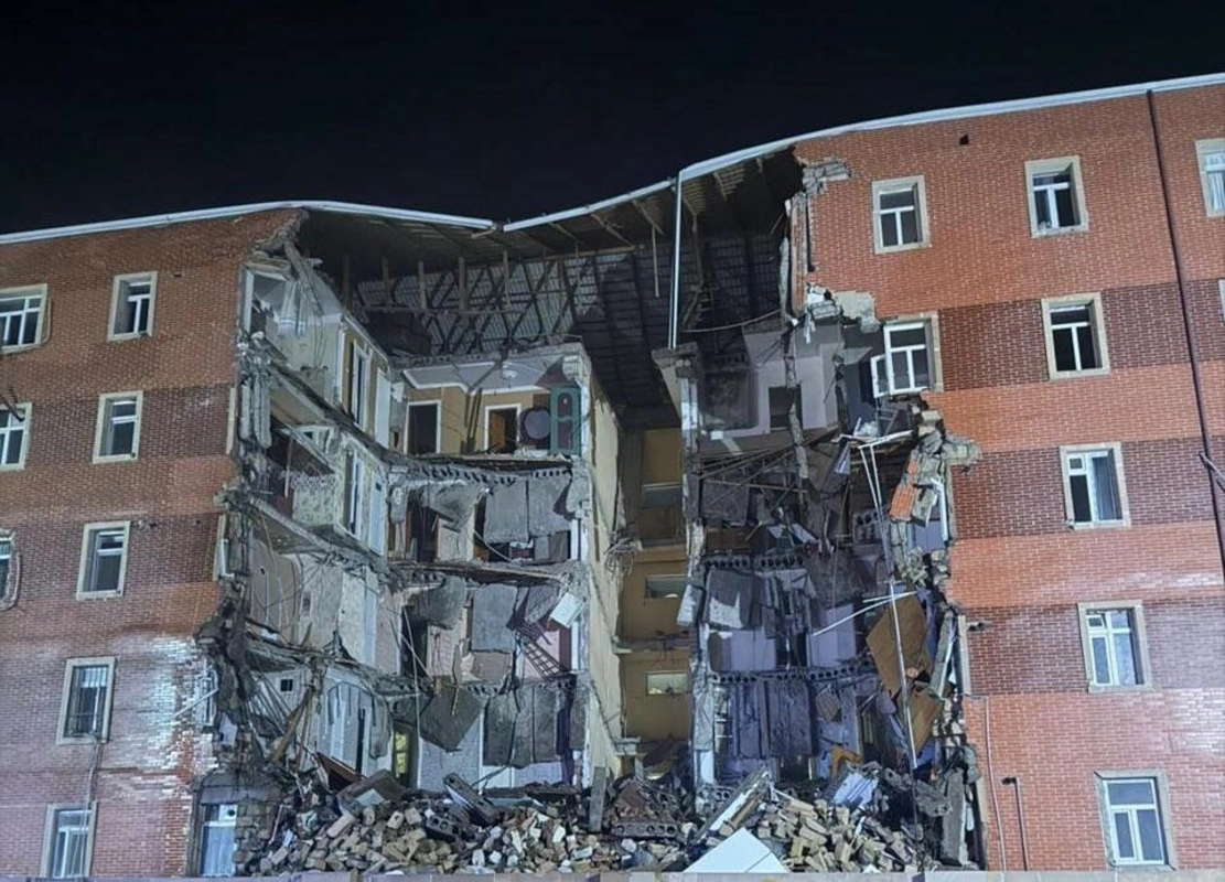 Goranboyda binanın blokunun uçma anı - VİDEO