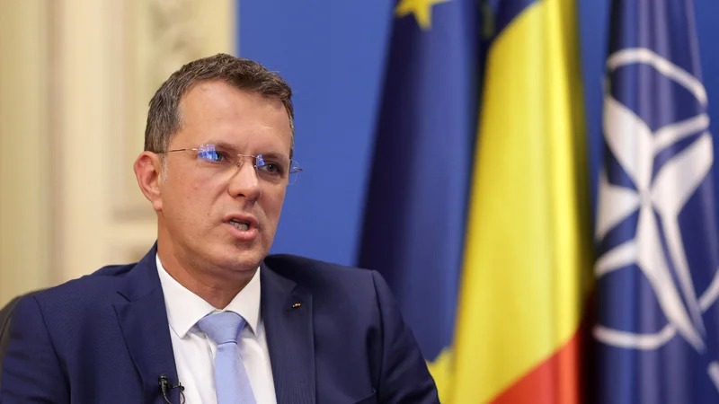 Rumıniyanın müdafiə naziri istefa verdi