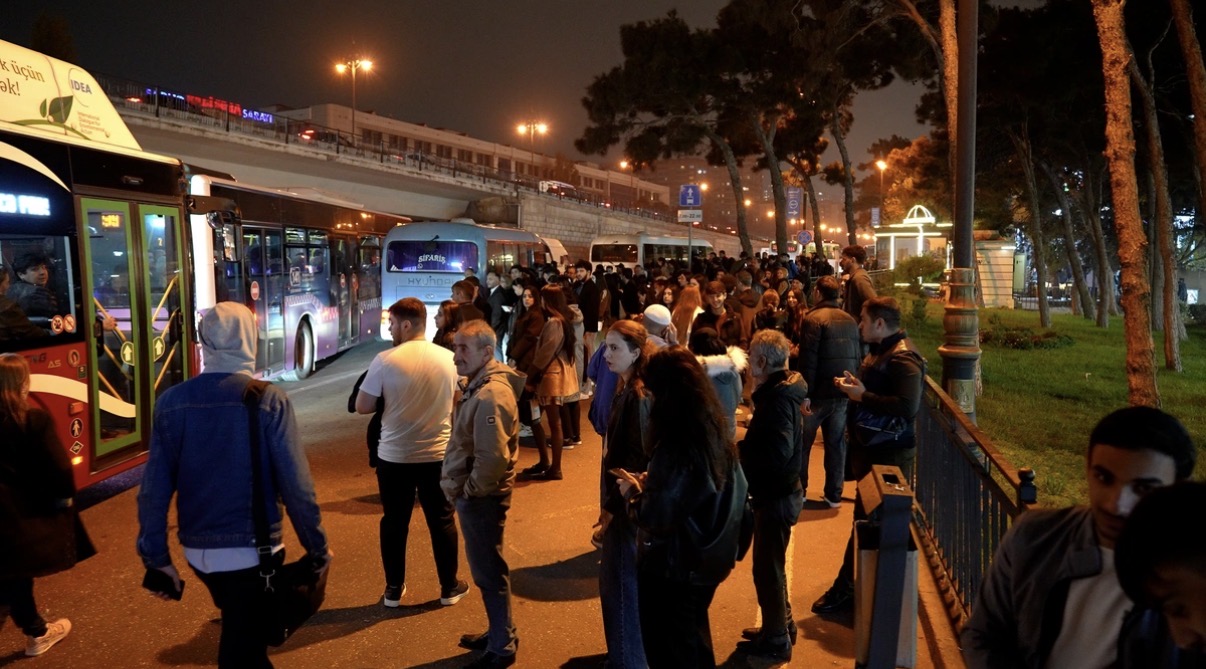 Bakıda gecələr niyə avtobus işləmir?-RƏSMİ