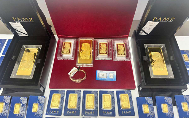 İstanbuldan Bakıya 2 milyonluq qızıl-brilyant keçirmək istədilər - Fotolar