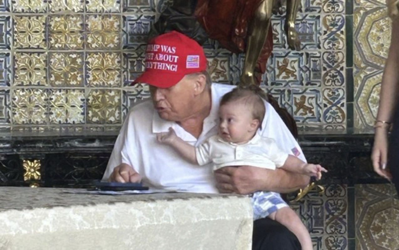 Tramp nəvəsi ilə - FOTO