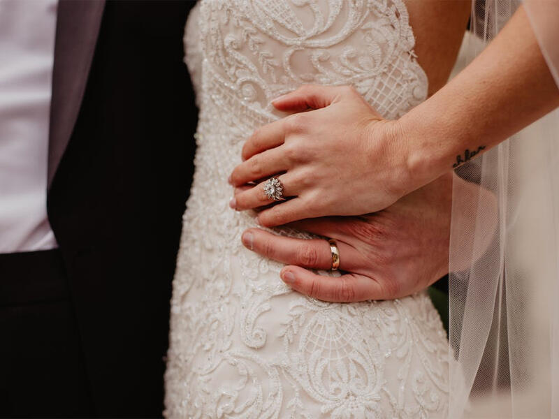 Toyda gəlinin bəyə sərt reaksiyası GÜNDƏM OLDU - VİDEO