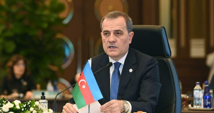 Ceyhun Bayramov qambiyalı həmkarını təbrik etdi