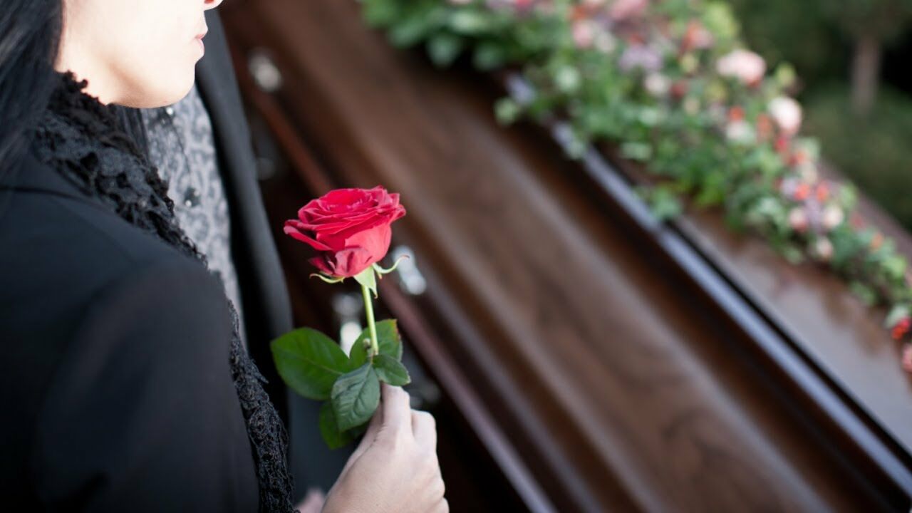 Sabiq futbolçu 43 yaşında öldü - FOTO