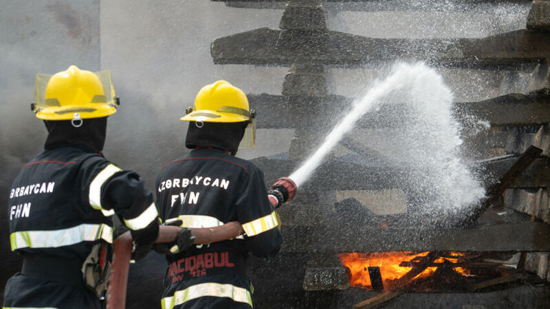 Kürdəmirdə 3 otaqlı ev yandı