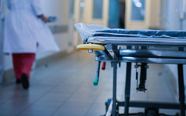 49 yaşlı kişi xəstəxanada hündürlükdən yıxılıb öldü