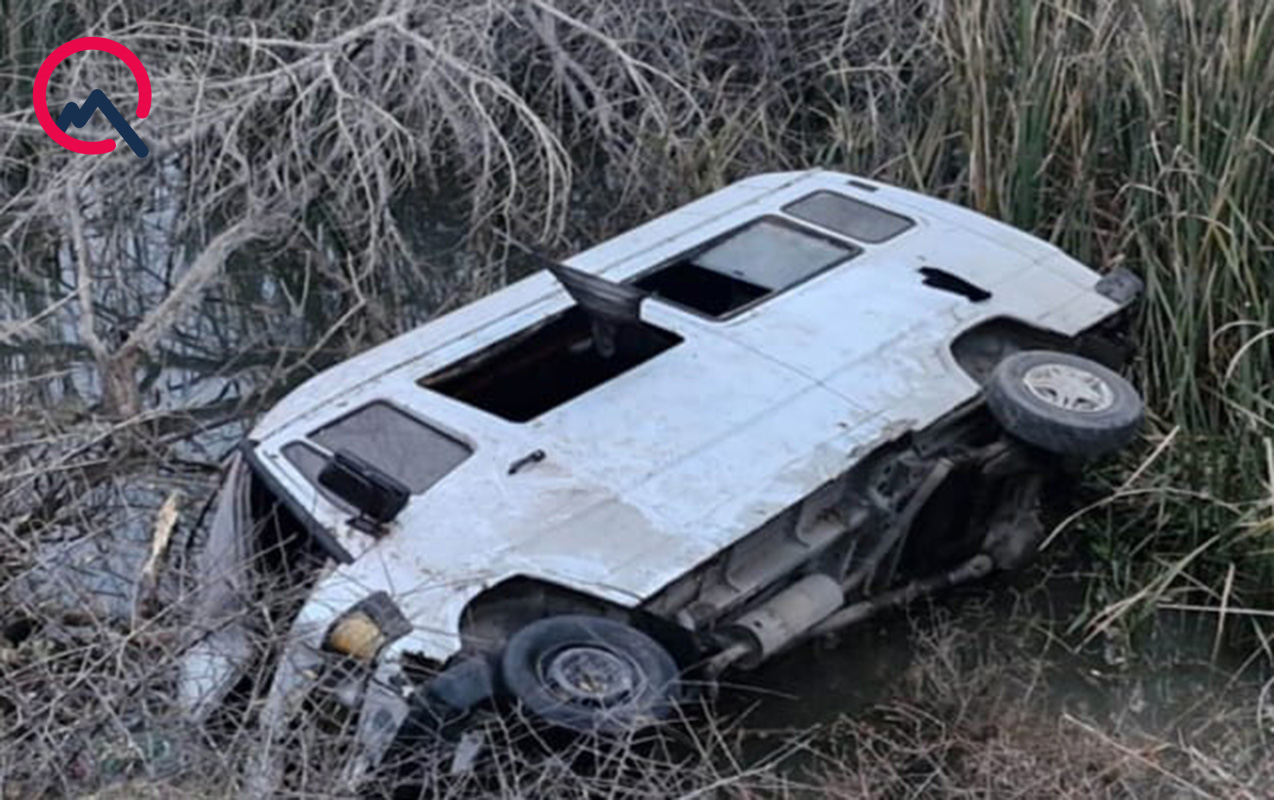 Mikroavtobus su kanalına aşdı - Yaralılar var